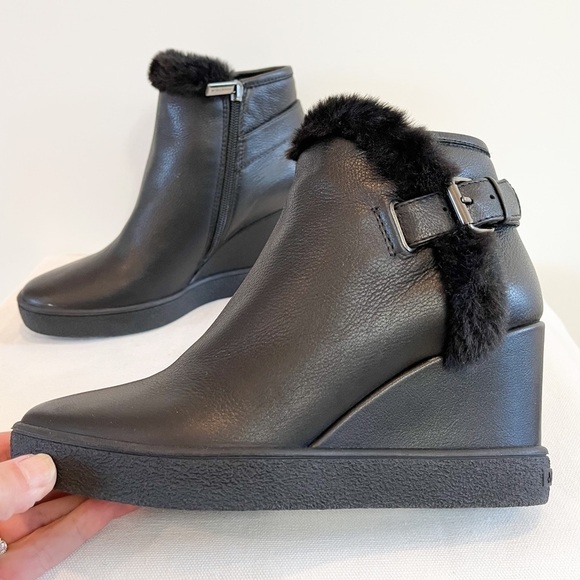 Aquatalia Cameron Black Leather Fur Wedge Ankle Boots Size 7 Women’s - Picture 6 of 15